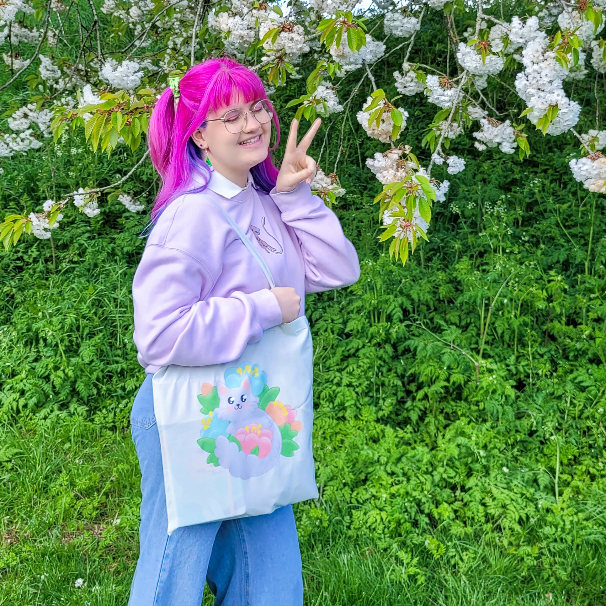 Light mint tote bag featuring a grey cat surrounded by colourful flowers