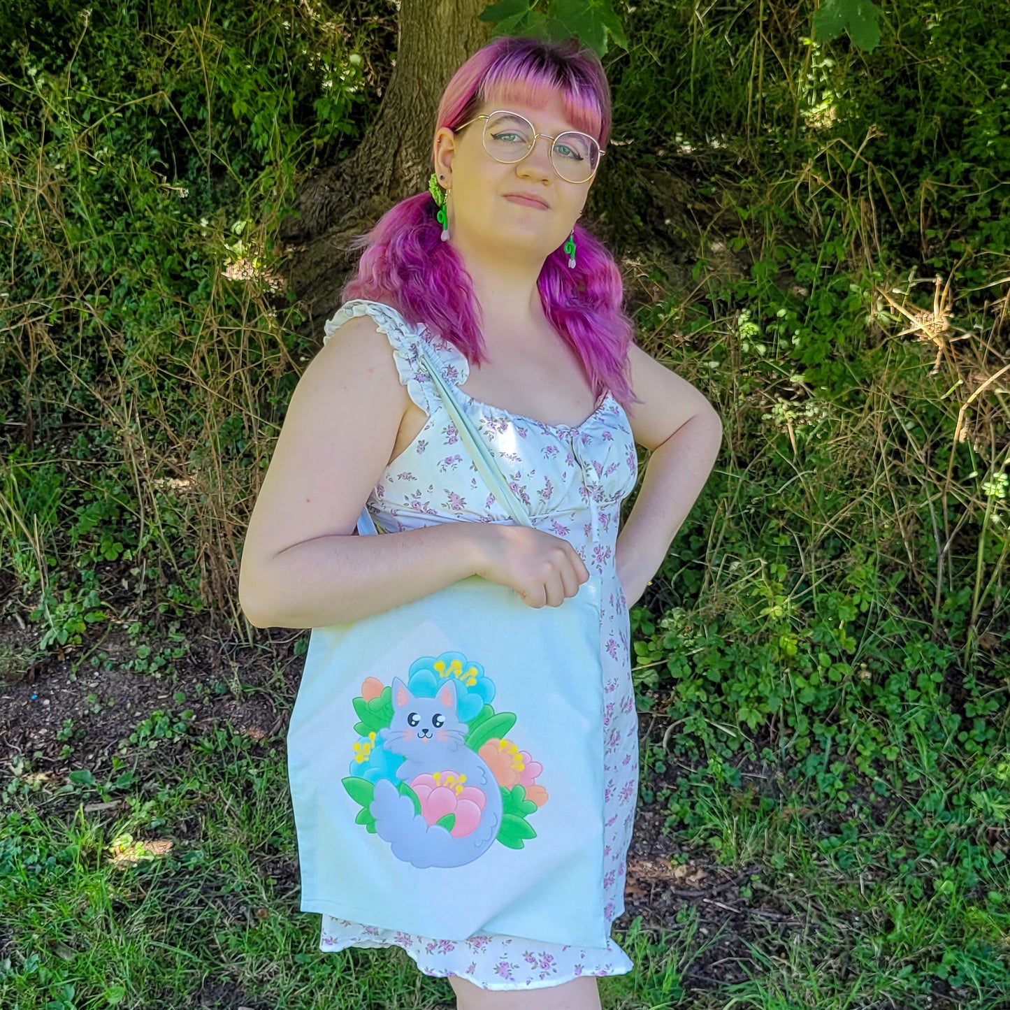 Light mint tote bag featuring a grey cat surrounded by colourful flowers